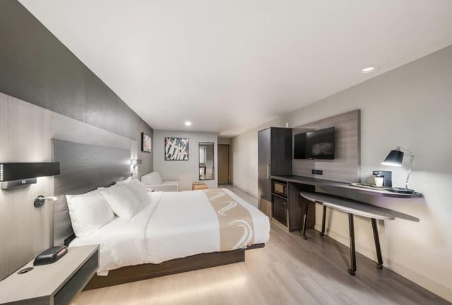 Suite, 1 King Bed, Non Smoking