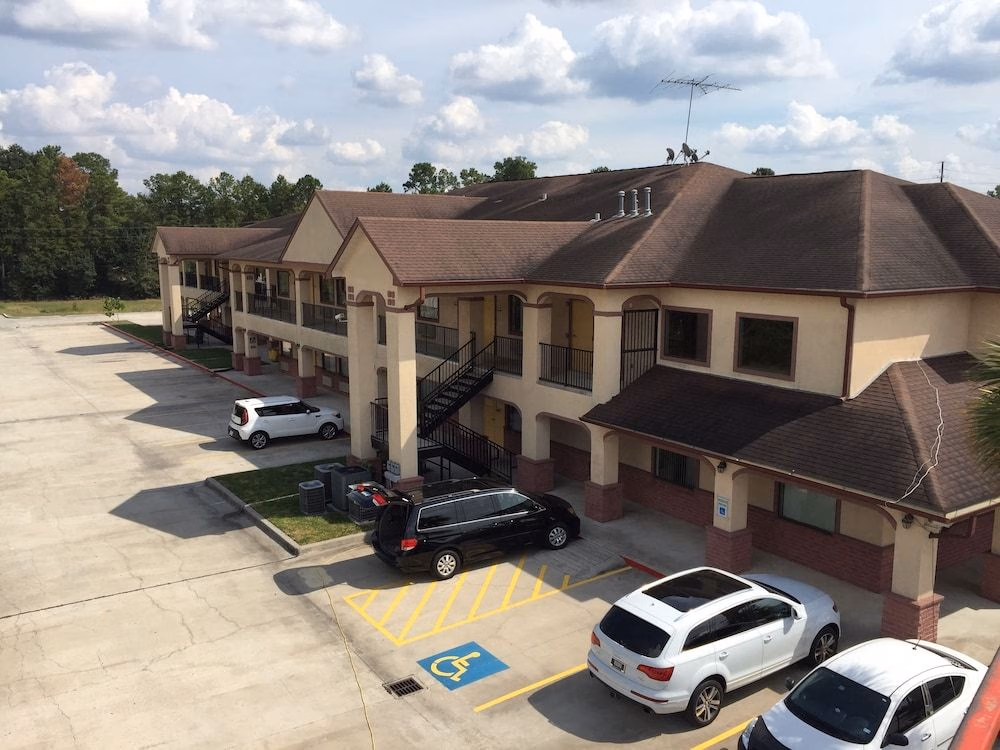 SUPER 8 HUMBLE/FM 1960/HWY 591