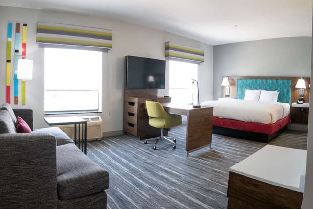1 KING BED STUDIO SUITE NONSMOKING