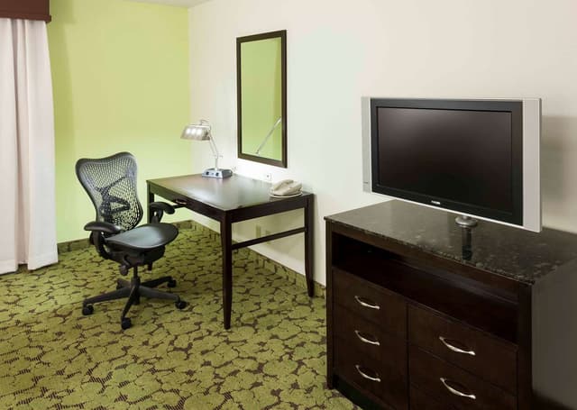1 KING PREMIUM W/IN-ROOM DRINKS-SNACKS