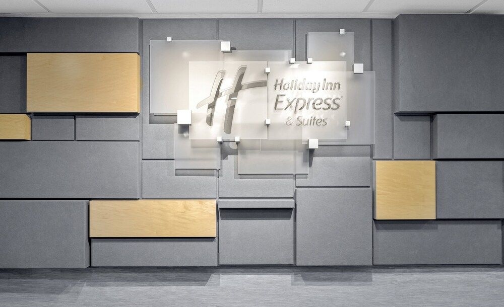 HOLIDAY INN EXPRESS & SUITES L3
