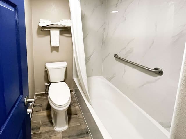 Standard Room, 1 King Bed, Non Smoking, Kitchenette