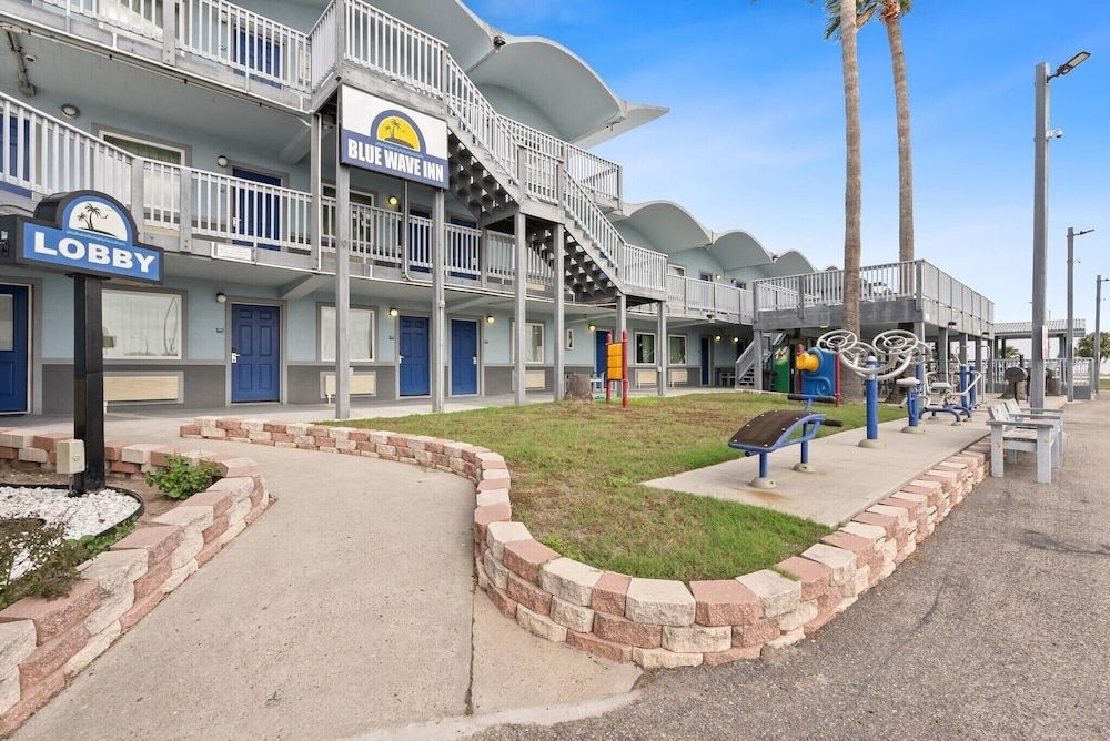 DAYS INN ROCKPORT2