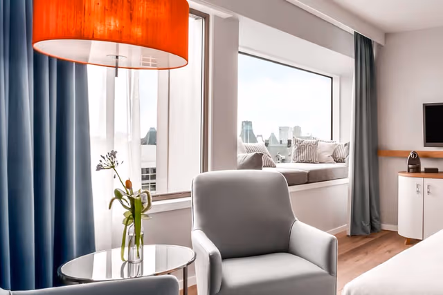 KING JUNIOR SUITE WITH LOUNGE ACCESS