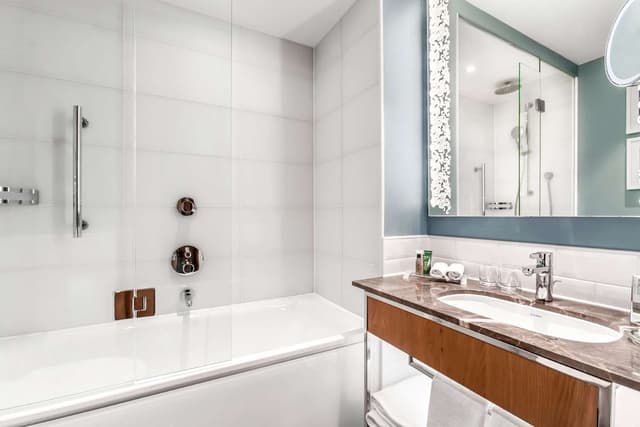 TWIN EXECUTIVE ROOM WITH LOUNGE ACCESS
