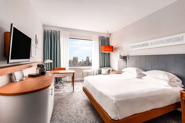KING EXECUTIVE SUITE WITH LOUNGE ACCESS