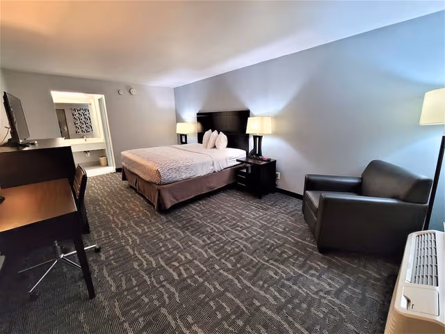 Standard Room, 1 King Bed, Smoking