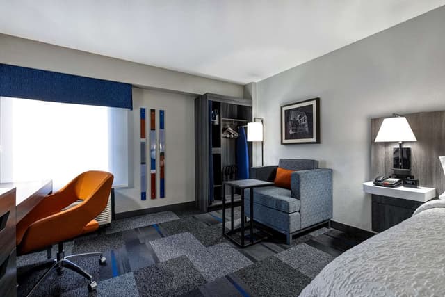 1 KING ROOM W MICROWAVE AND FRIDGE