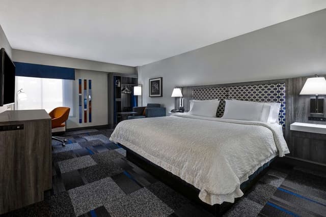 1 KING ROOM W MICROWAVE AND FRIDGE