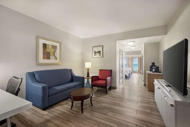 2 QUEEN BED JUNIOR SUITE GROUND FLOOR POOL VW