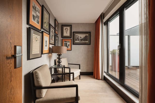 ROYAL SUITE WITH LOUNGE ACCESS