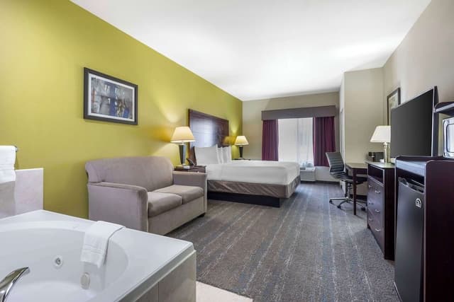 Standard Room, 1 King Bed, Accessible, Jetted Tub