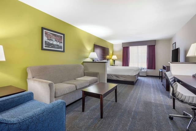Suite, 1 King Bed, Accessible, Bathtub (with Sofabed)