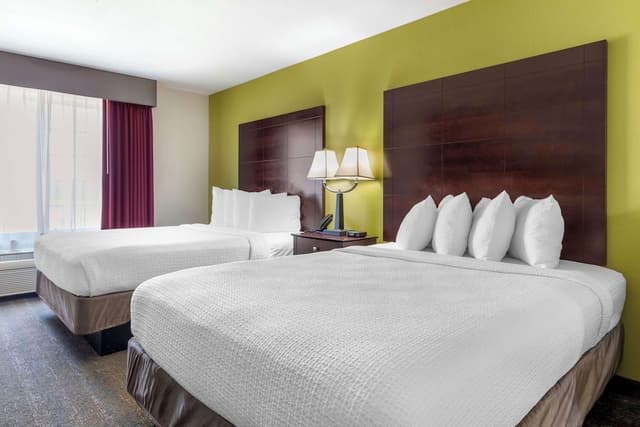Standard Room, 2 Queen Beds, Accessible, Jetted Tub