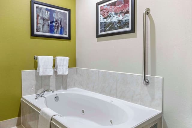 Standard Room, 2 Queen Beds, Accessible, Jetted Tub