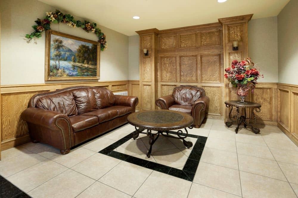 HOLIDAY INN EXPRESS & SUITES Z HOLIDAY INN EXPRESS & SUITES Z