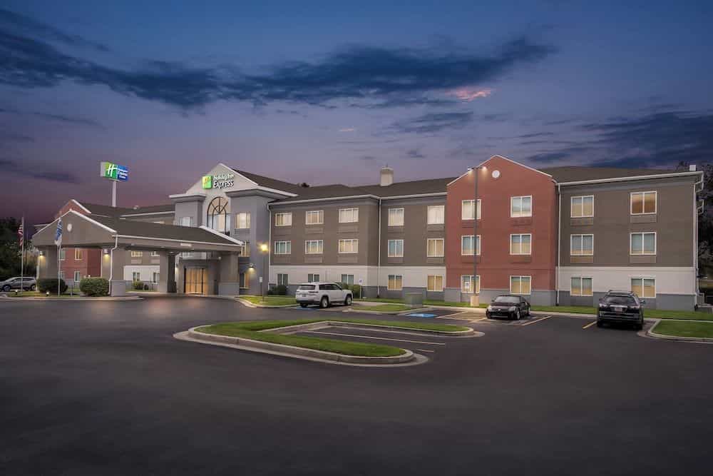HOLIDAY INN EXPRESS & SUITES O