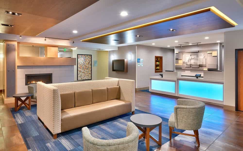 HOLIDAY INN EXPRESS & SUITES O