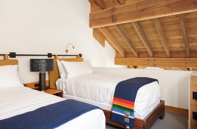 Mountain Loft - Cottage Room