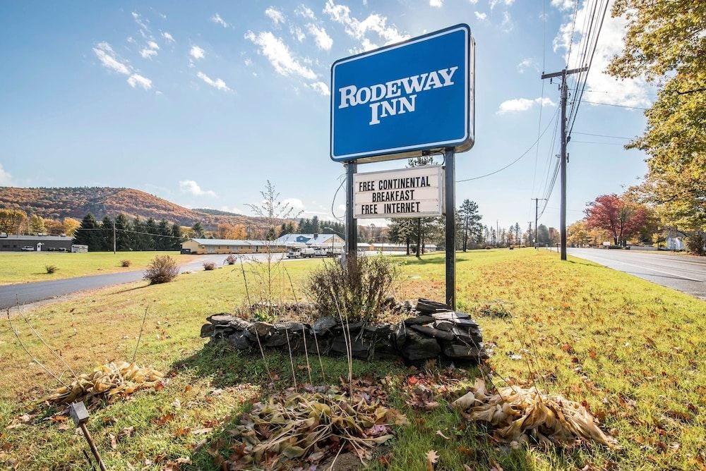RODEWAY INN BELLOWS FALLS1