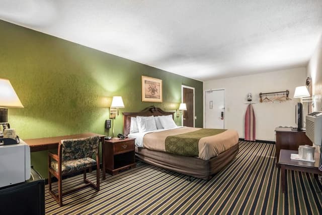 Standard Room, 1 King Bed, Non Smoking