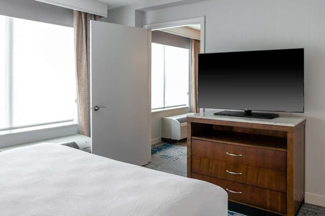 1 KING JR STE MOBILITY ACCESS W/BATHTUB