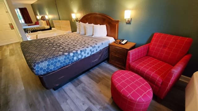 Honeymoon Studio Suite, 1 King Bed, Non Smoking, Jetted Tub