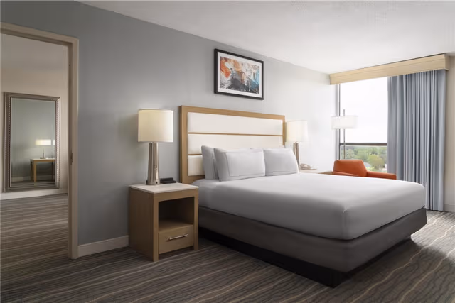 1 KING BED 2 ROOM PRESIDENTIAL SUITE-NONSMOK