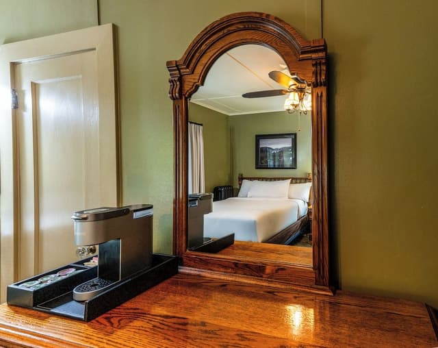 Main Lodge Standard Room Two Double Beds