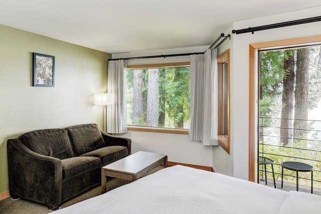Lakeside Room Double Queen