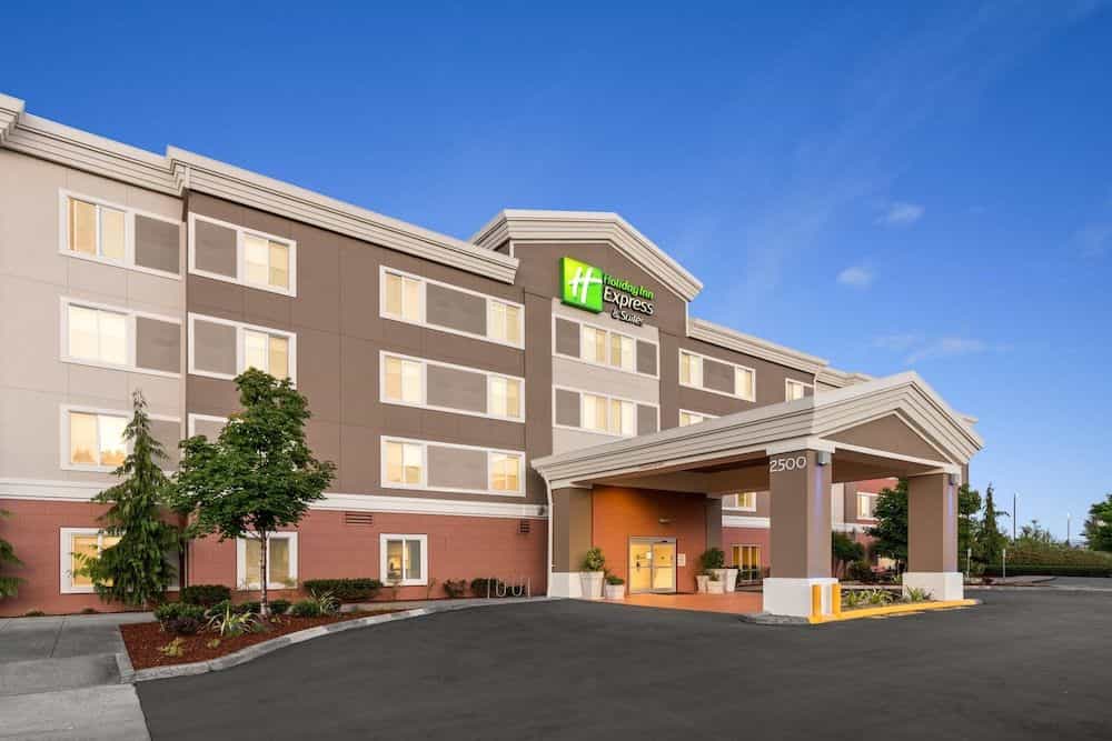 HOLIDAY INN EXPRESS & SUITES S