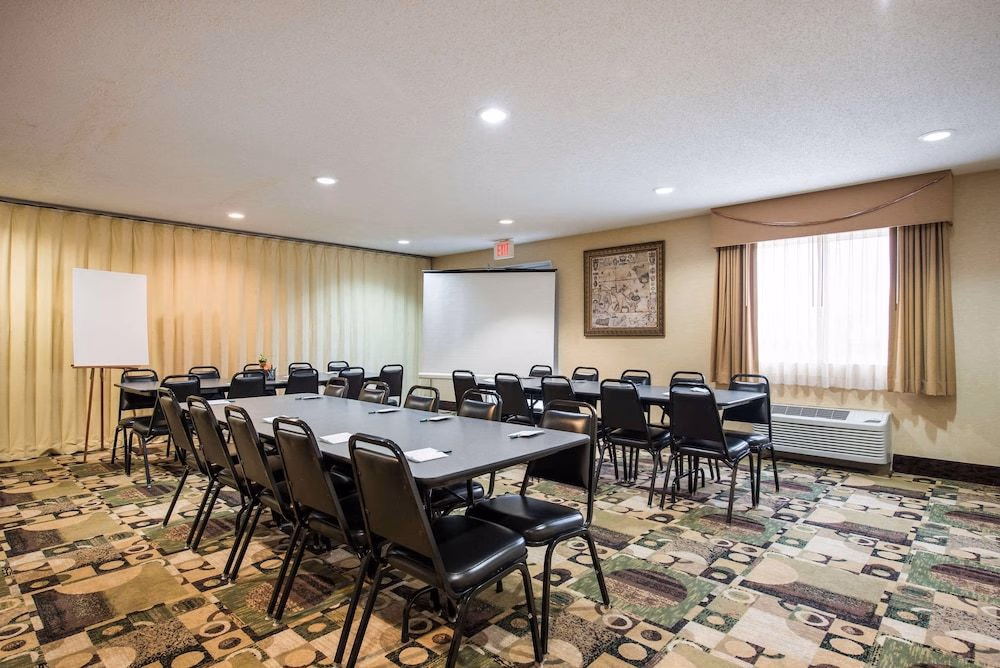 QUALITY INN & SUITES MENOMONIE2