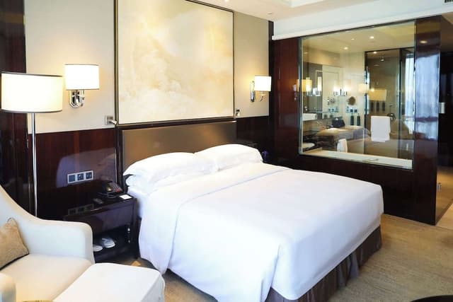 King Deluxe Lake View Room