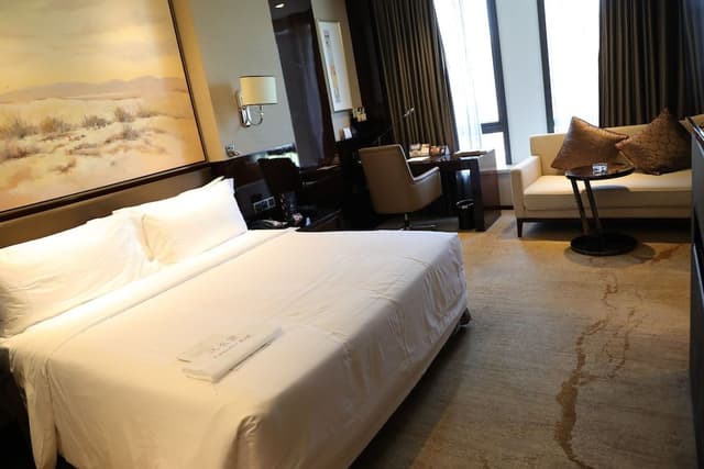 King Deluxe Lake View Room