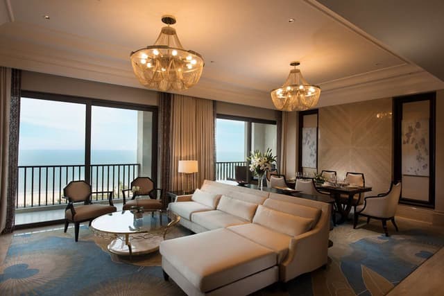 KING ONE BEDROOM SUITE - LOUNGE ACCESS