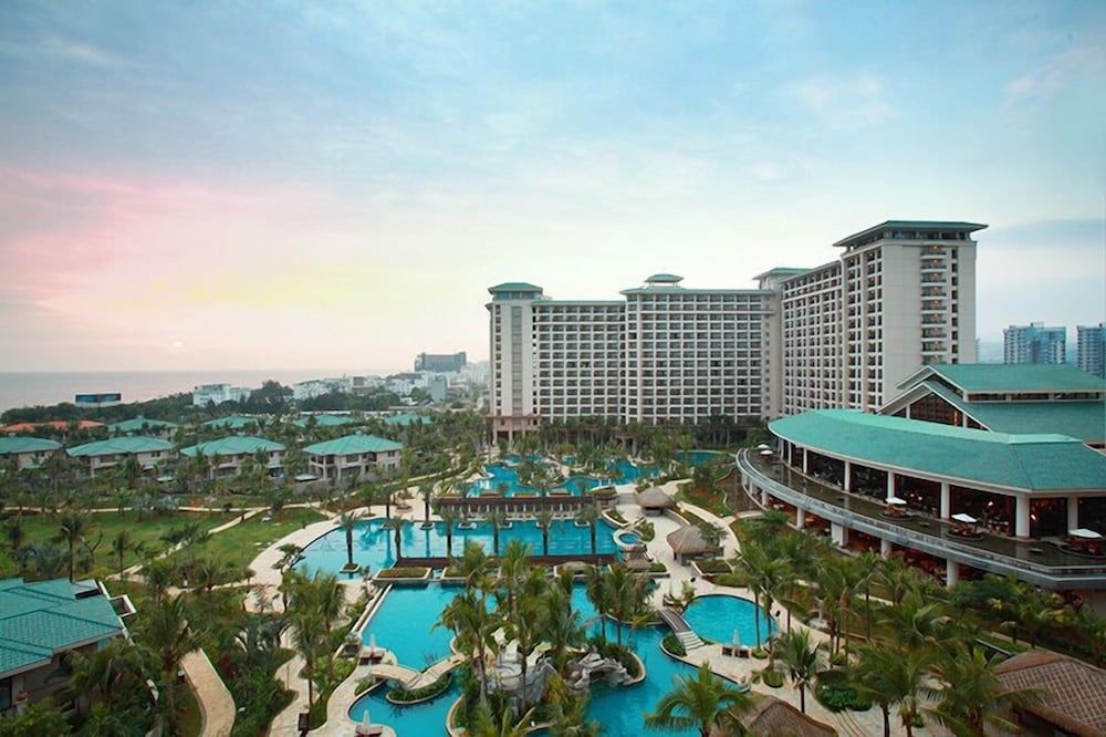 Howard Johnson Resort1