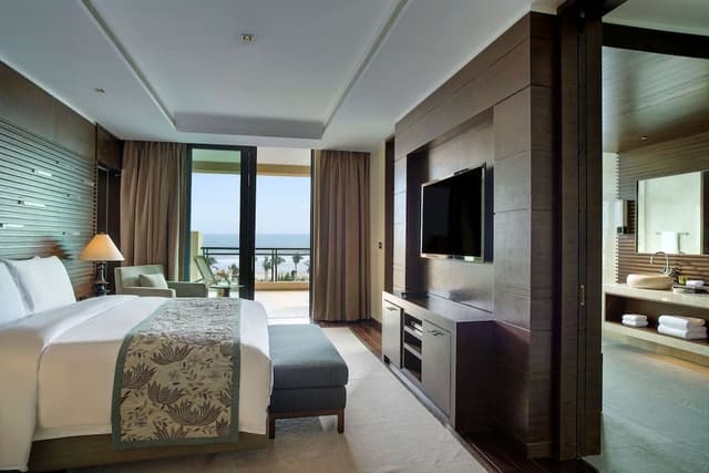 Suite, 1 King Bed with Sofa bed (Clearwater Bay)