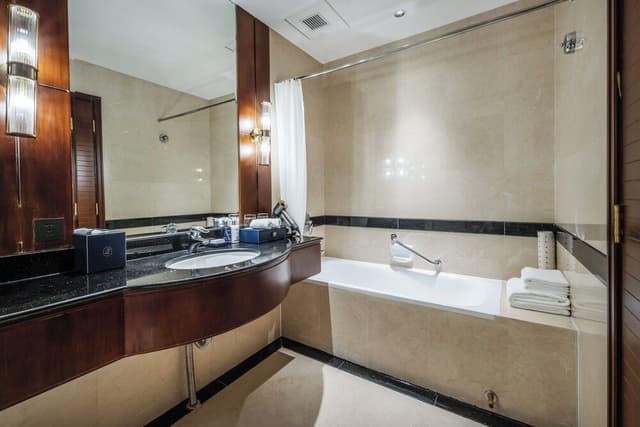 Suite, 1 King Bed, Club Lounge Access