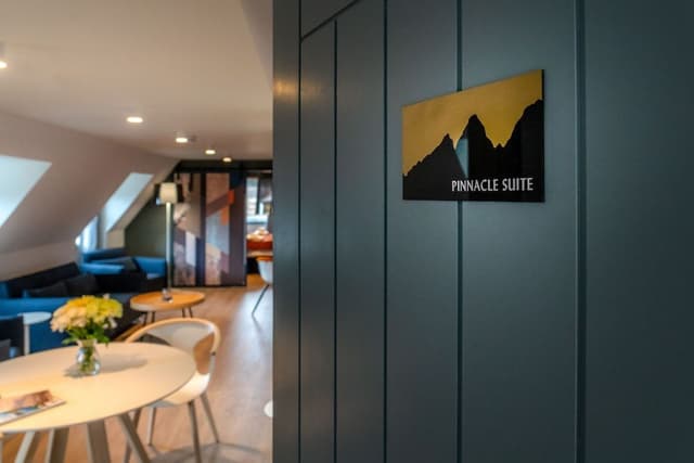Suite, Mountain View