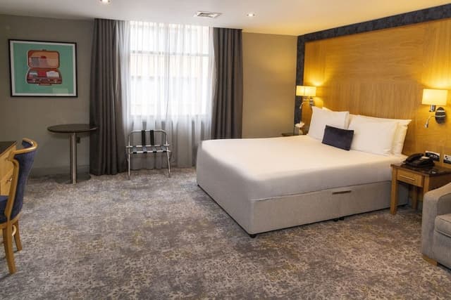 Premium Room, 1 Queen Bed with Sofa bed