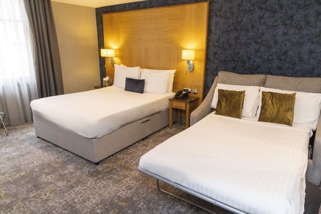 Premium Room, 1 Queen Bed with Sofa bed