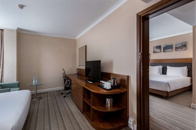 KING JUNIOR SUITE
