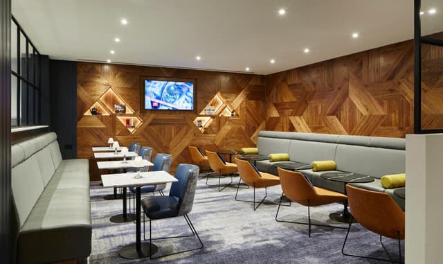 Executive Room, M Club lounge access, Guest room, 2 Double