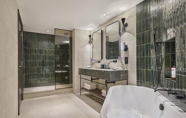 Executive Suite (Regency)