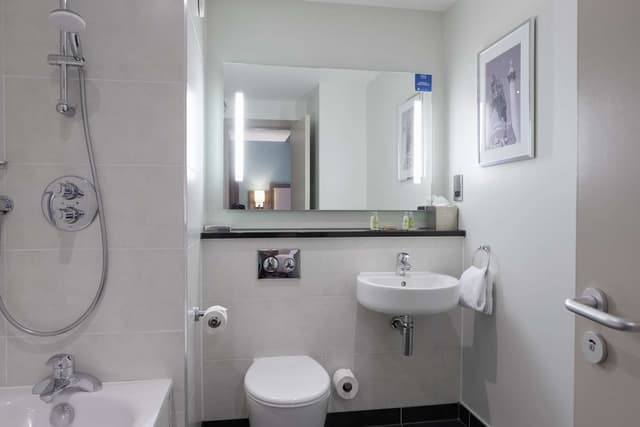 KING JUNIOR SUITE WITH SOFA BED