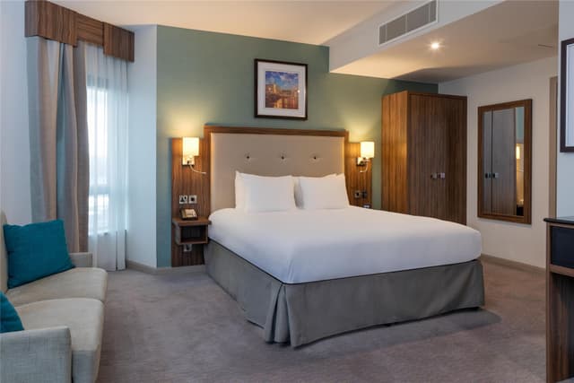 KING JUNIOR SUITE WITH SOFA BED