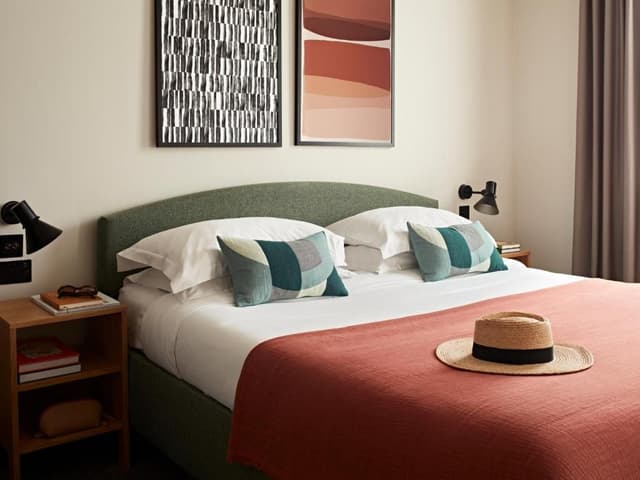 Medium Room