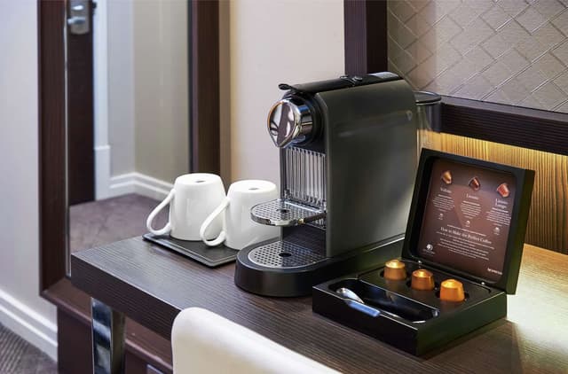 KING JUNIOR SUITE WITH SITTING AREA