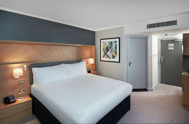 KING GUEST ROOM WITH WELLNESS GIFT SET