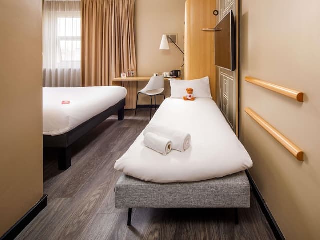Family Room (Sweet Room by Ibis)